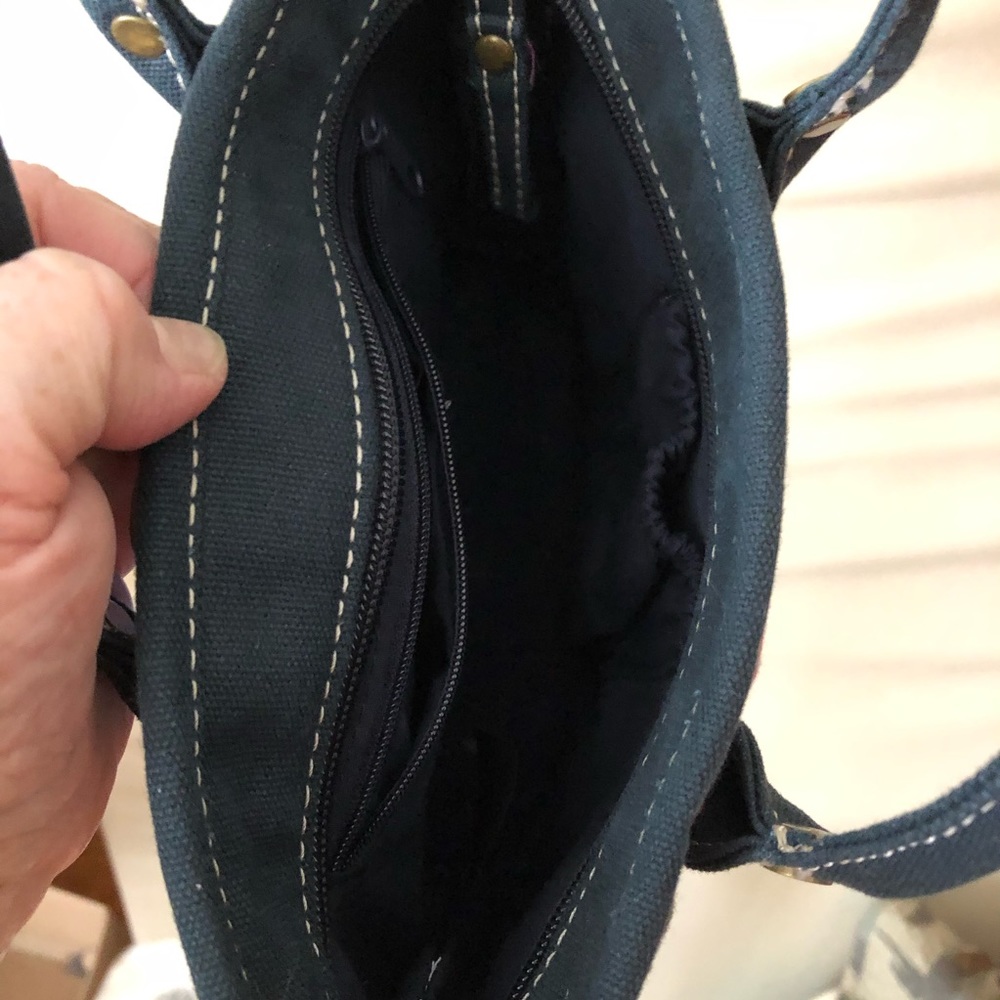 ROOTS Handbag - Picture 5 of 5